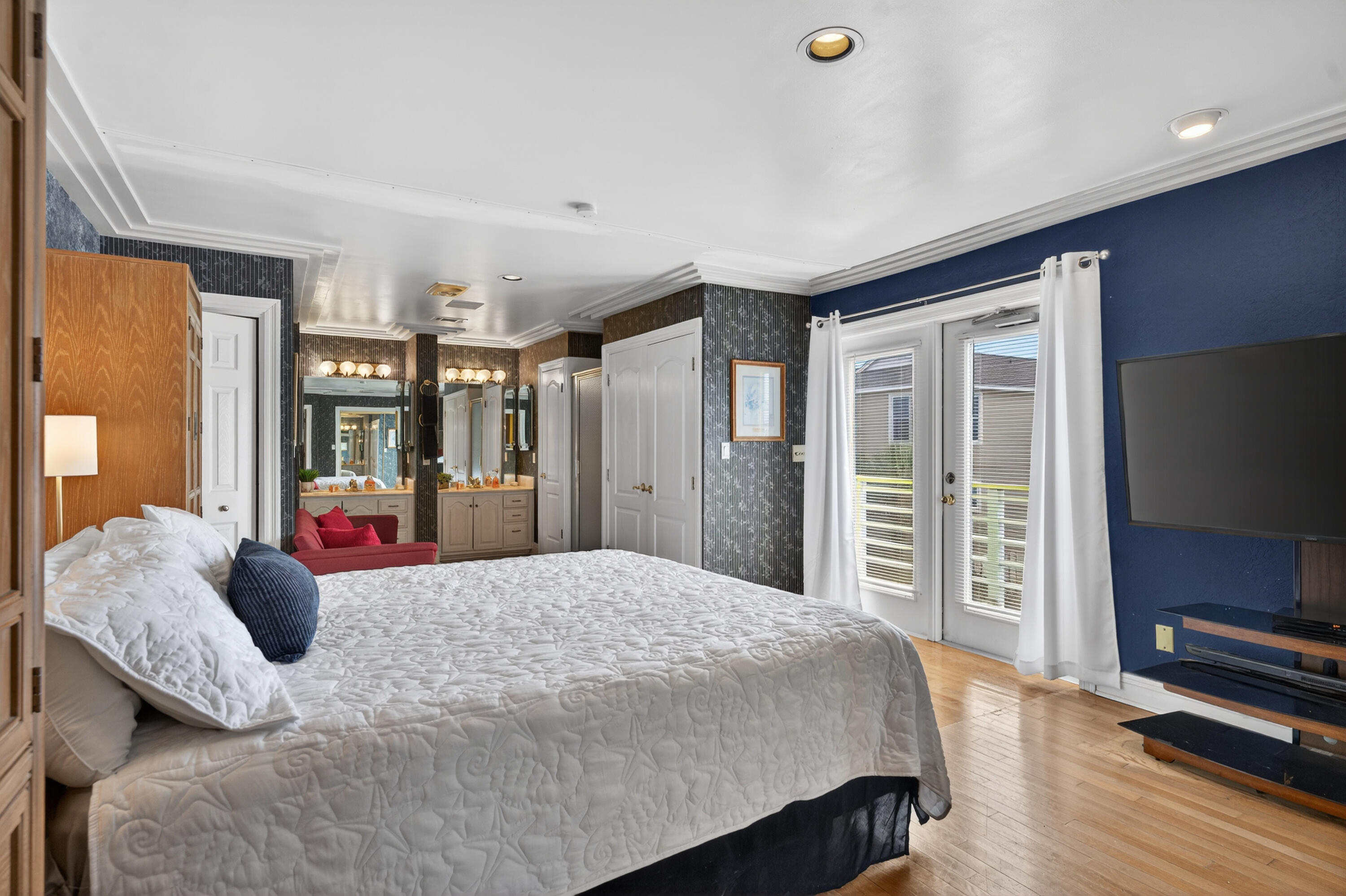 main property photo 40