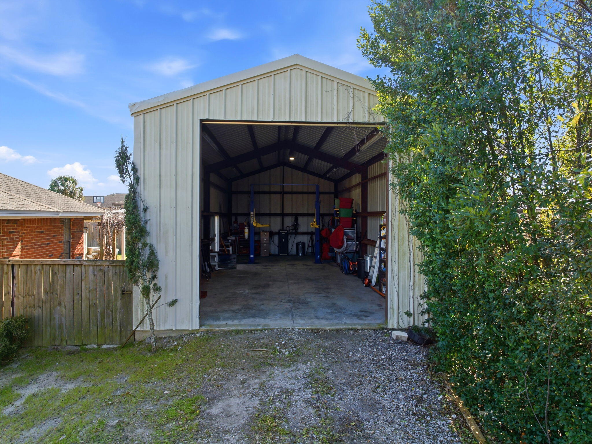 main property photo 32
