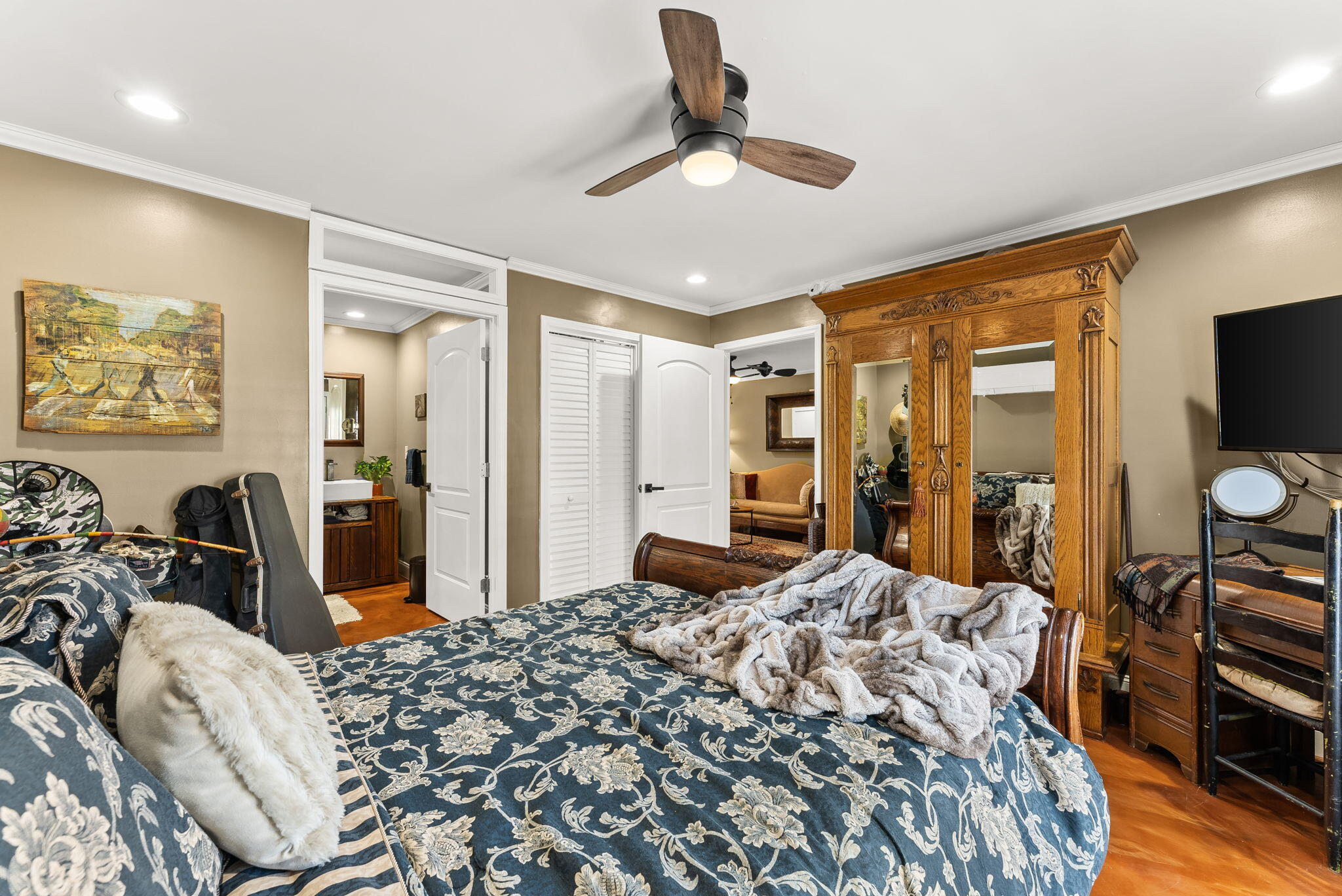 main property photo 12