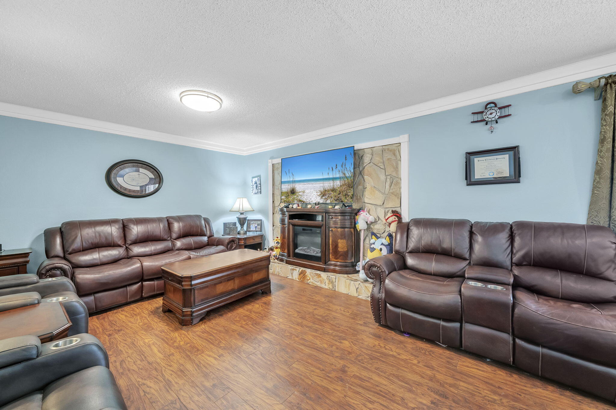main property photo 6