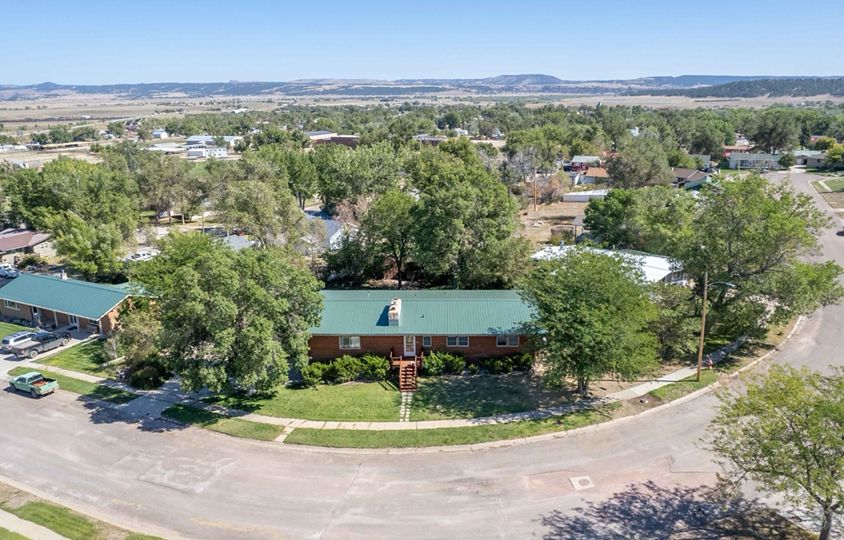1004 F St, Edgemont, SD 57735